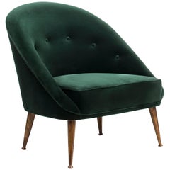 Fauteuil Smart en velours de coton vert avec pieds en laiton vieilli