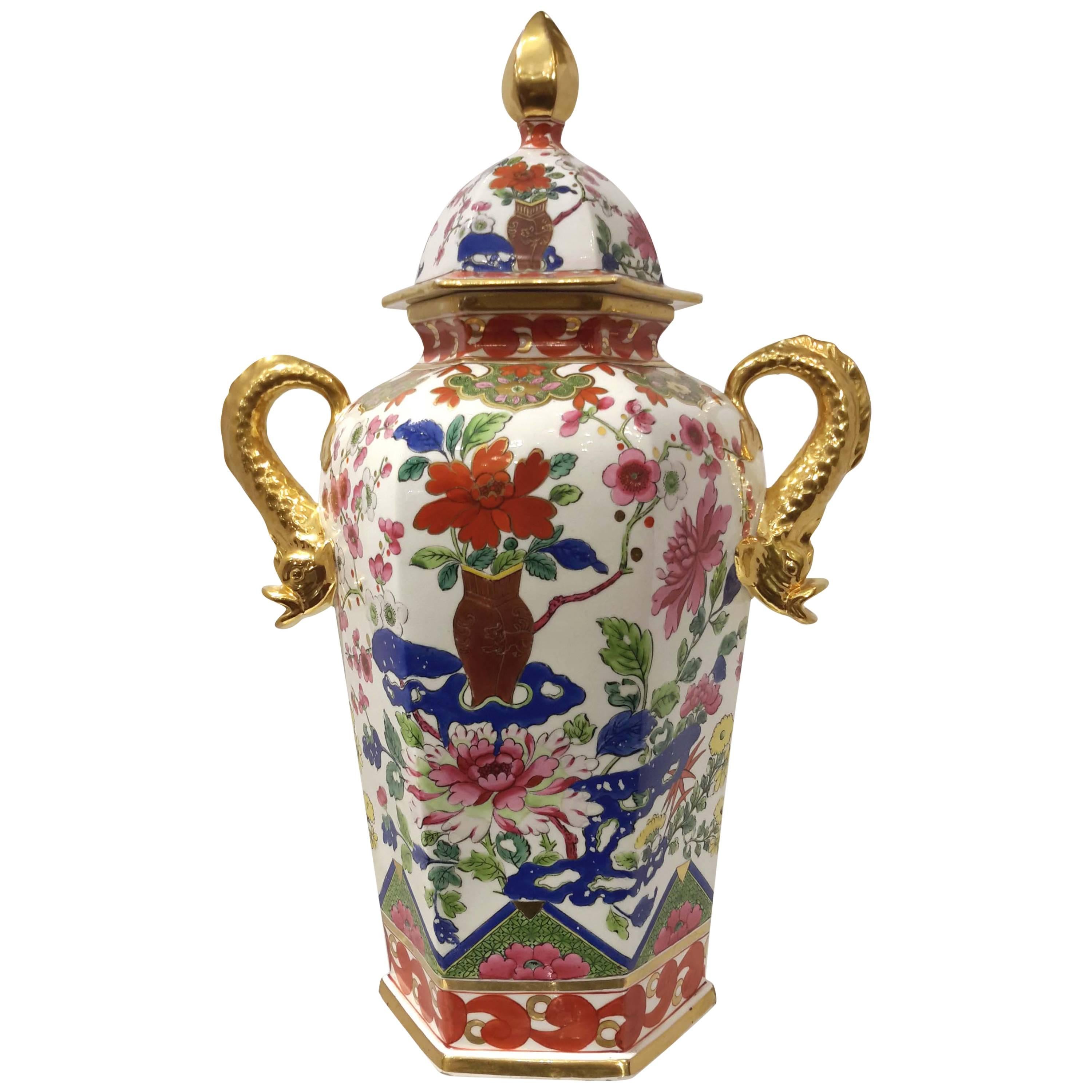 Chamberlain Worcester Chinoiserie Pattern Porcelain Vase and Cover, circa 1800 For Sale
