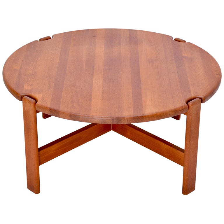 Danish MidCentury Modern circular coffee table in solid Teak by Niels