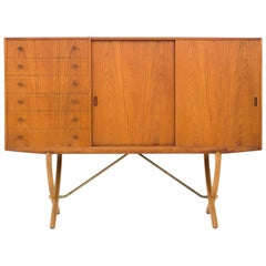 CH 304 Hans J. Wegner Sideboard