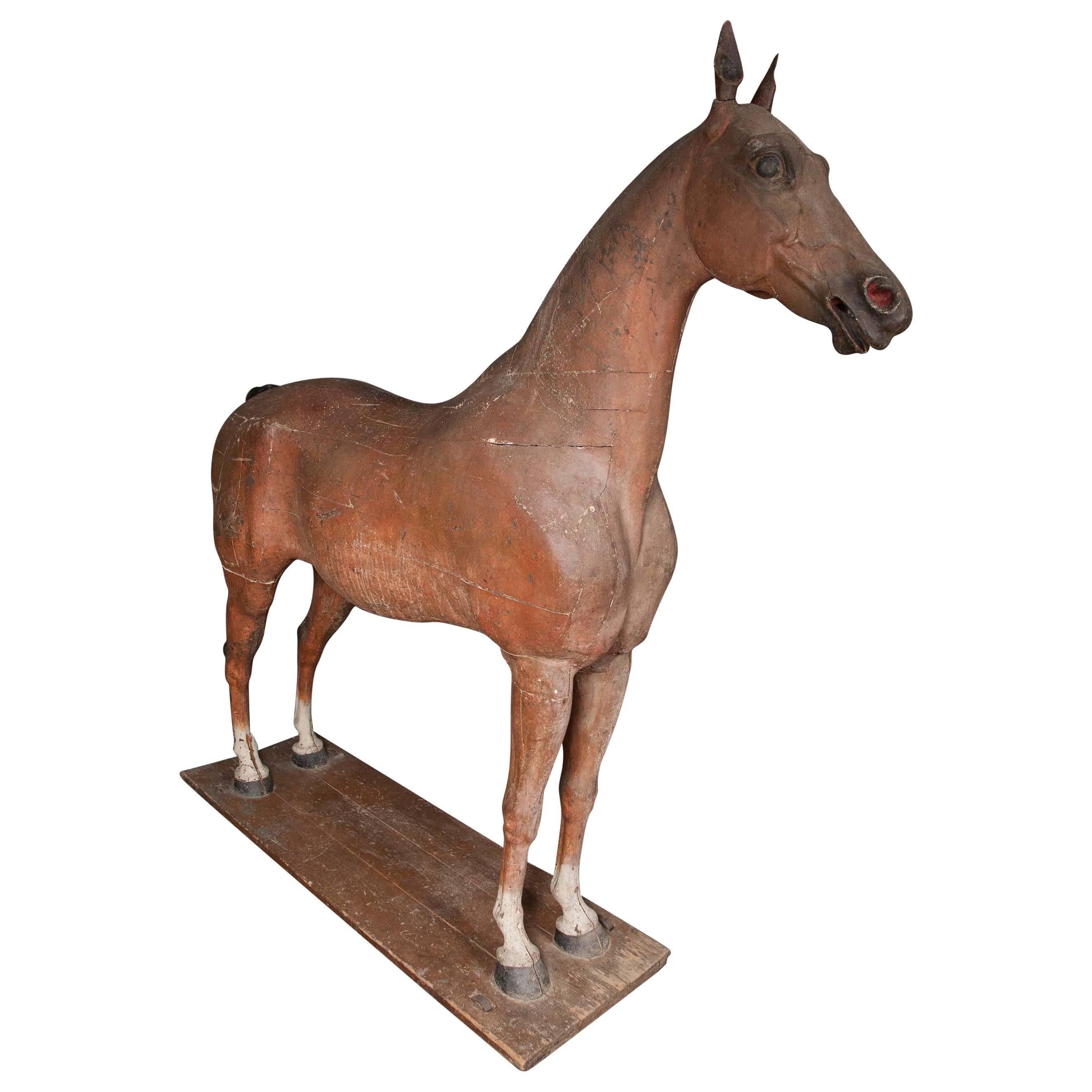 Holzskulptur eines Pferdes in Originalgröße aus dem späten 18. bis frühen 19. Jahrhundert im Angebot