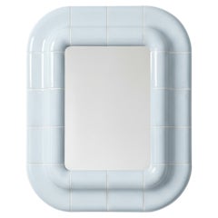 Specchio modulare Lolita - Finitura blu ghiaccio lucida, ispirata alla ceramica