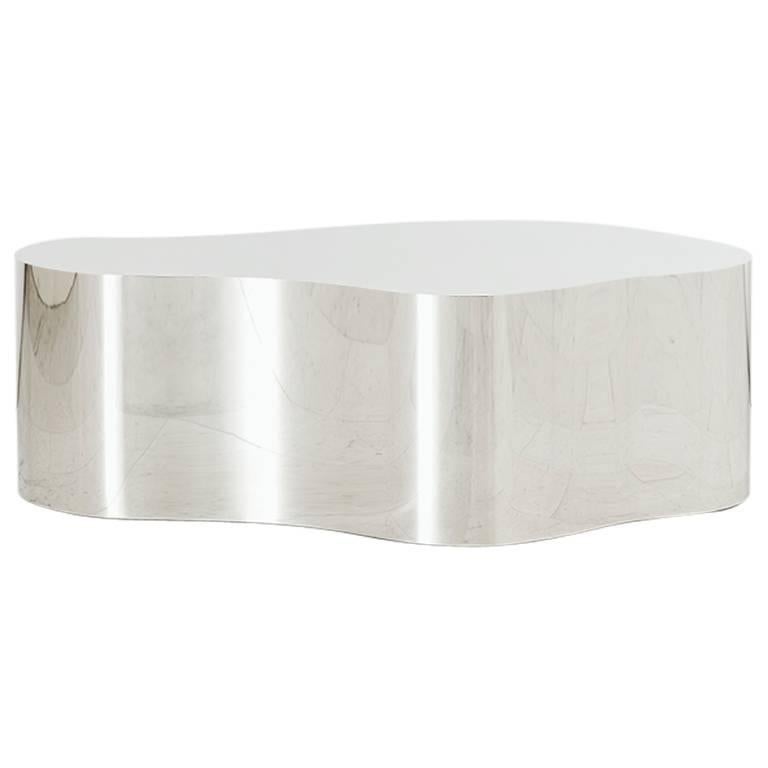 Todd Merrill Studio a le plaisir de dévoiler la table basse Free Form, la première pièce créée dans le cadre de la nouvelle représentation exclusive de la galerie par Karl Springer LTD. La galerie rééditera une sélection de dessins uniques de
