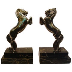 Serre-livres Art Déco cheval en bronze argenté par Becquerel, France, 1930