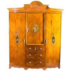 Armoire anglaise victorienne ancienne en bois de satin et peinte