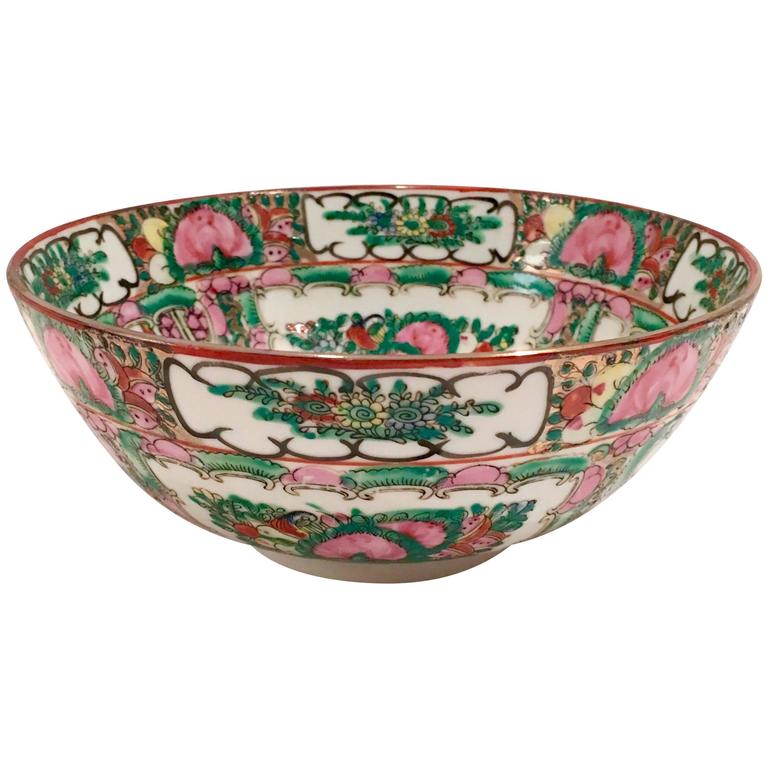 Vintage Qianlong, Da Qing Style Chinese Famille Rose Medallion Bowl at  1stDibs | qianlong bowl, rose medallion china marks, rose medallion marks