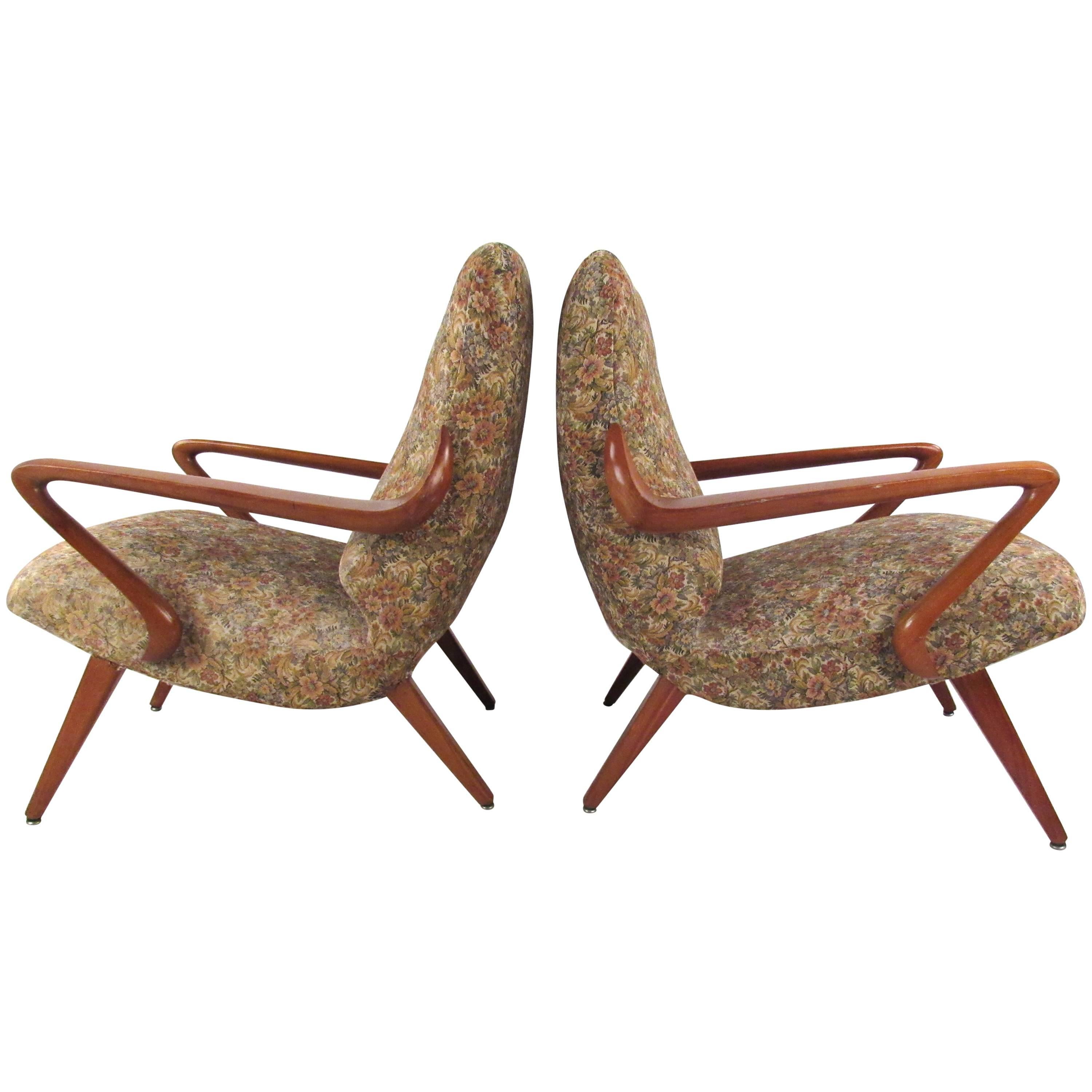 Pair of Mid-Century Italian Lounge Chairs in the Style of Paolo Buffa
