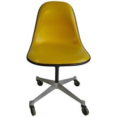 Charles & Ray Eames PSCC Padded Desk Chair von Herman Miller