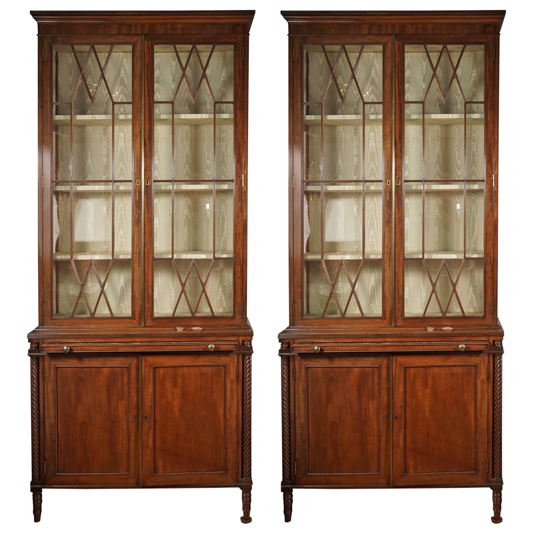 Fine Pair of 18th Century English Mahogany Bookcases For Sale