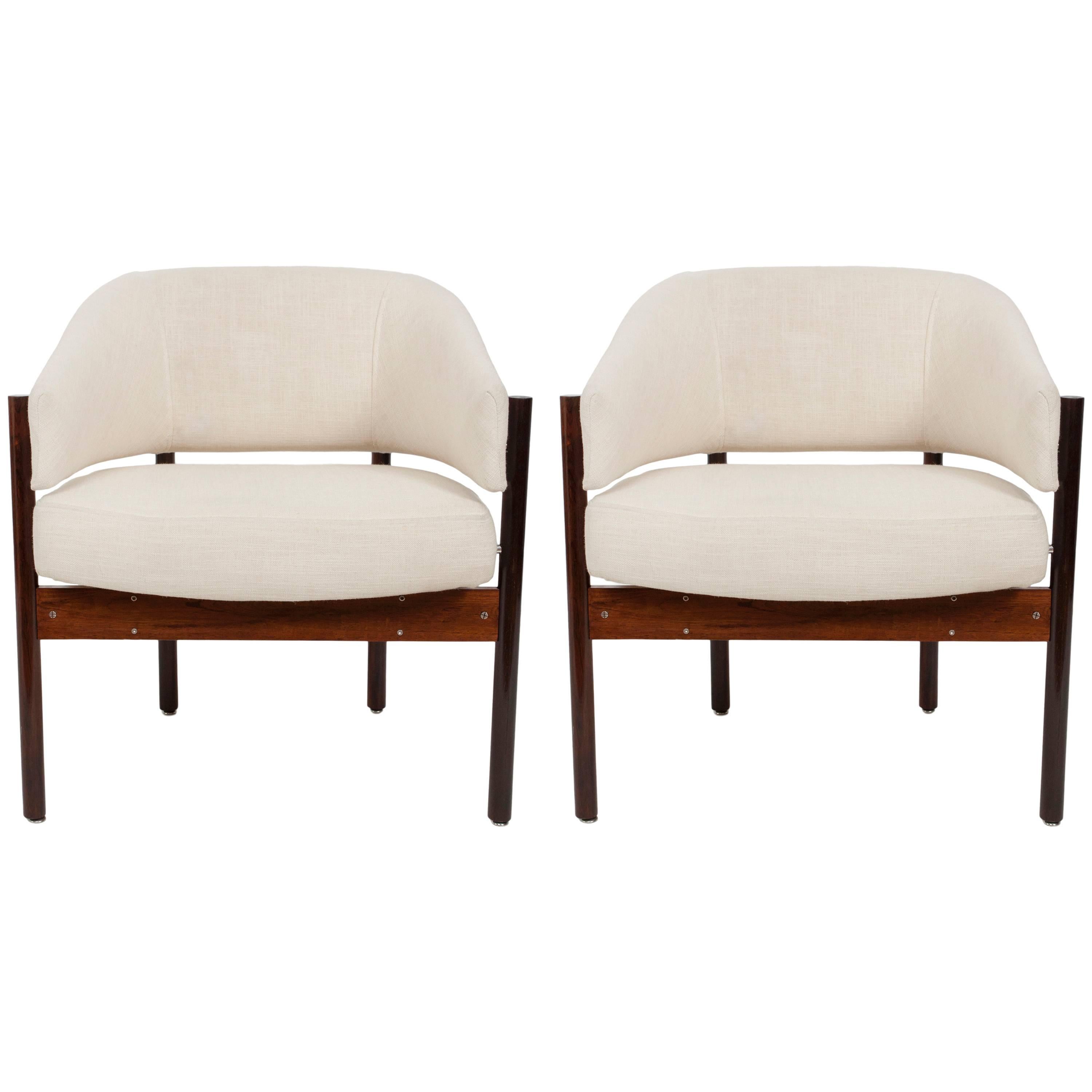 A pair of 'Senior' armchairs by designer Jorge Zalszupin for L'Atelier, manufactured circa 1960s, the round backs and seats upholstered in off-white linen, against linear Jacaranda wood frames. Very good vintage condition, recently