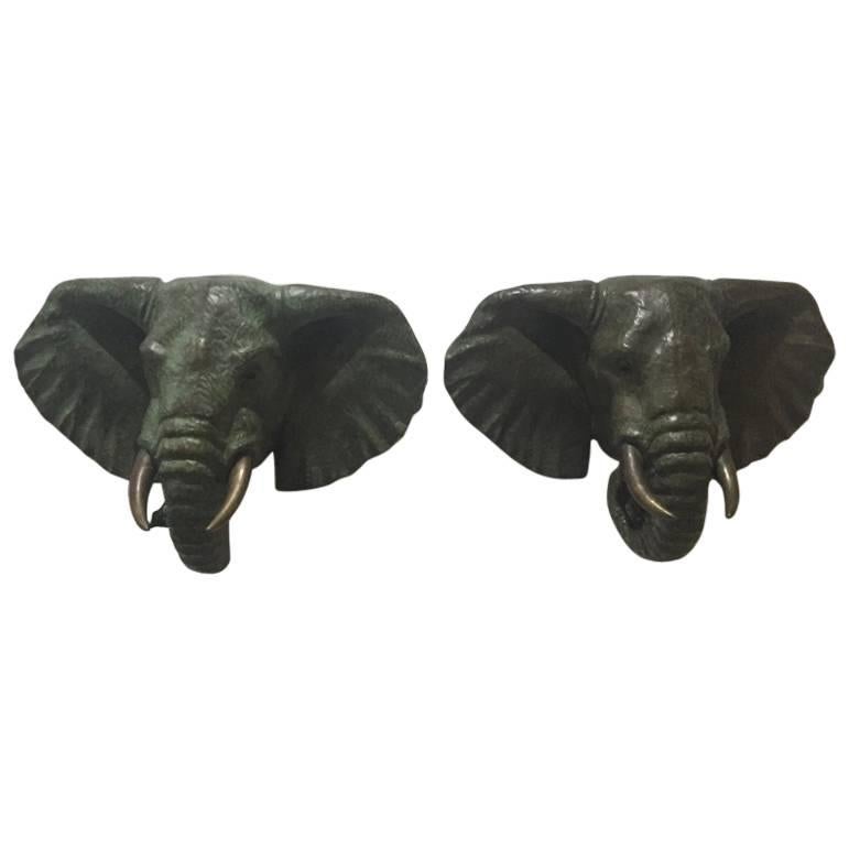 Paire de têtes d'éléphants en bronze en vente