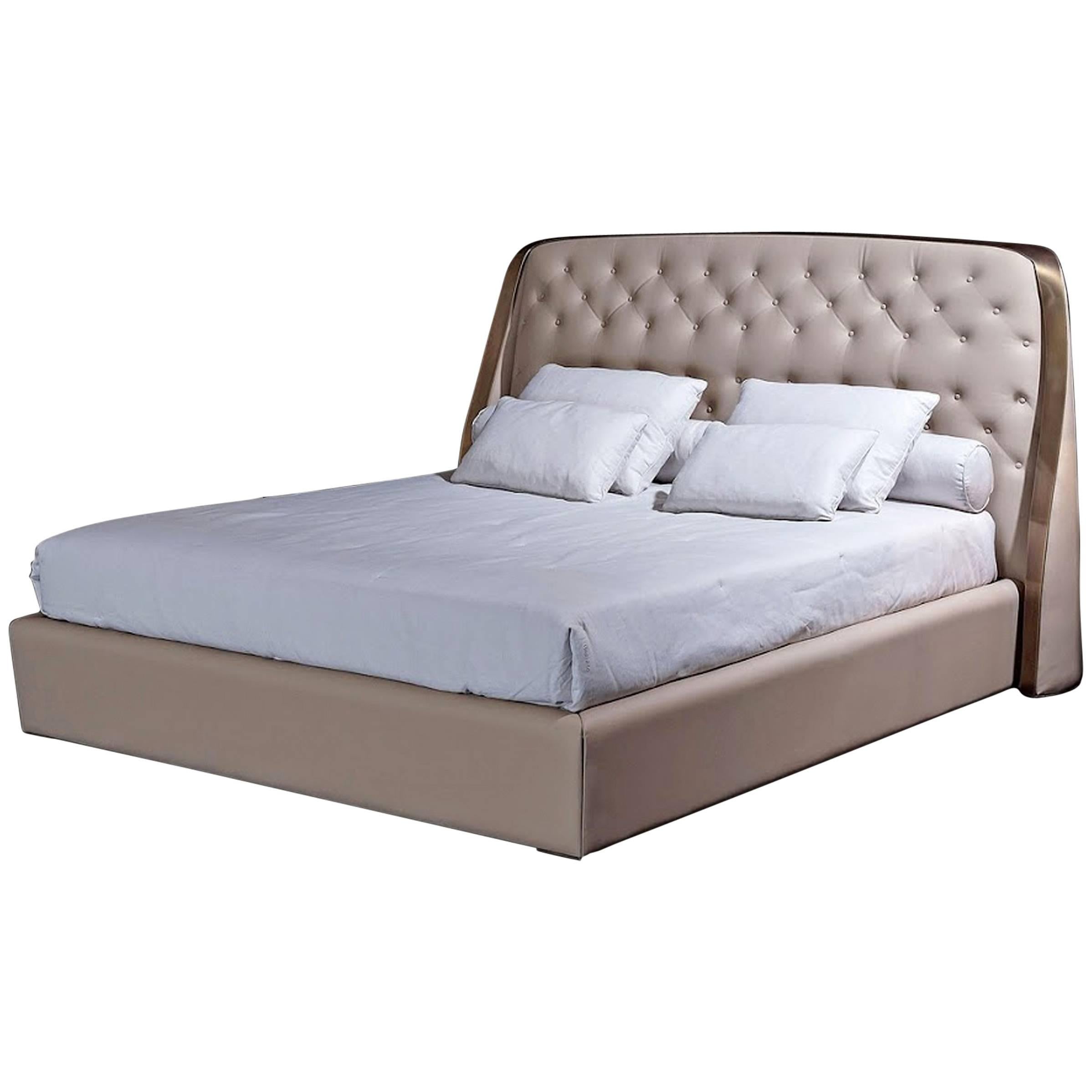 Dame Bed in Leather with Bronzed Brass Details For Sale