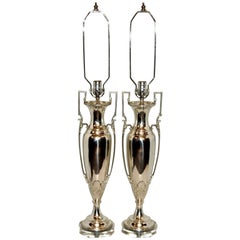 Paire de lampes en métal argenté