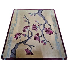 Wunderschöner, handgefertigter, getufteter chinesischer Wollteppich in Raumgröße mit violettem Lotusblumenmuster