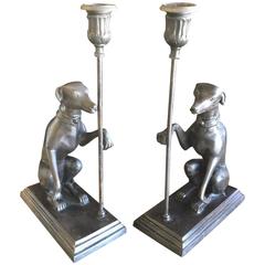 Paire de chandeliers ou de serre-livres en forme de lévrier en bronze par Maitland Smith