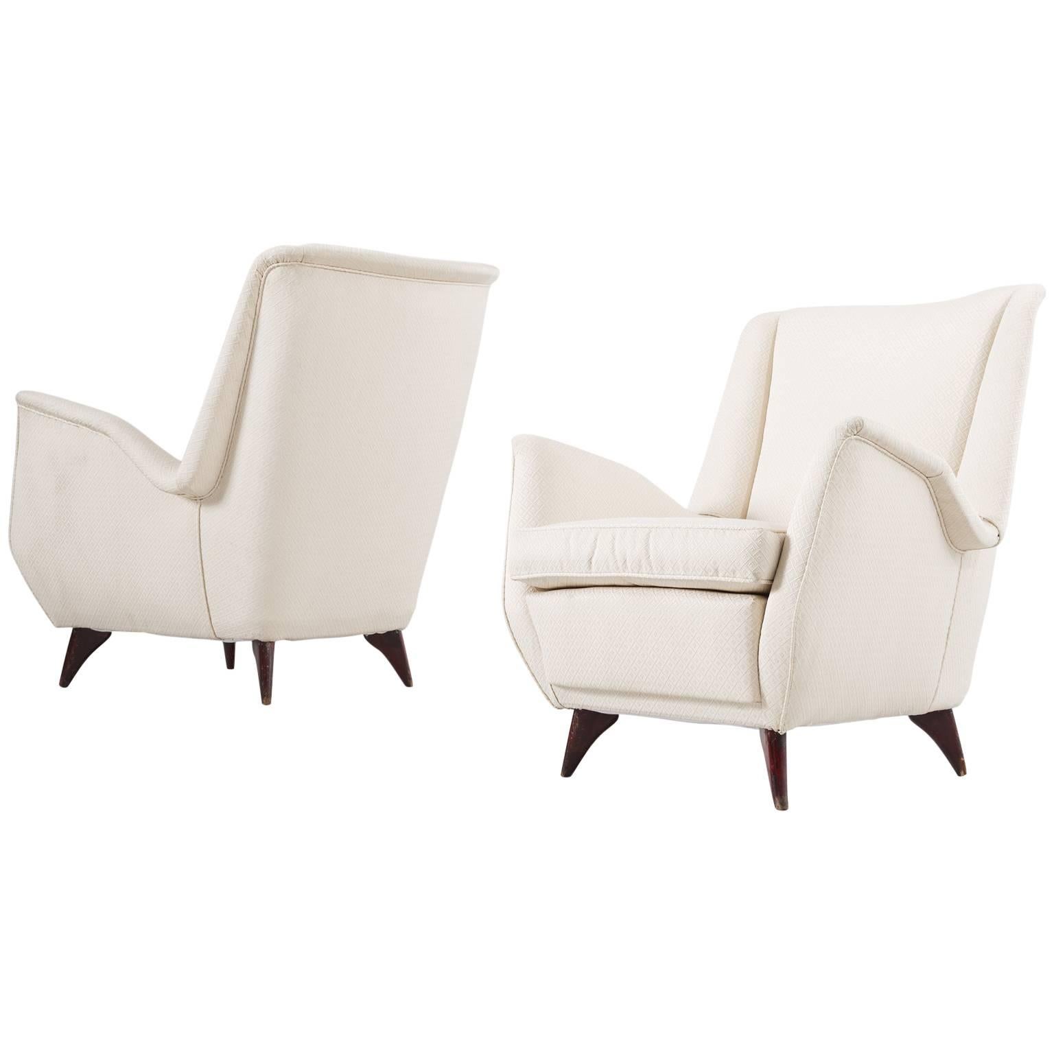 Set of Two Italian Lounge Chairs in off-White Fabric