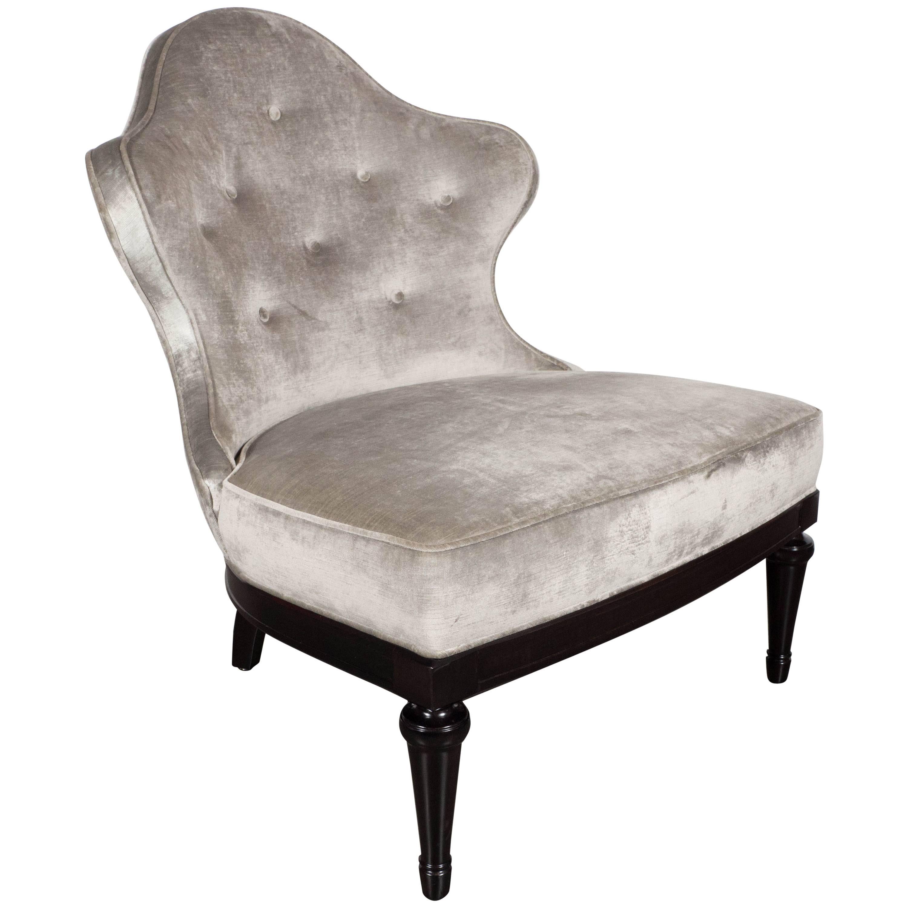 1940s Hollywood Regency Crest-Back Button-Tufted Chair in Platinum Velvet For Sale