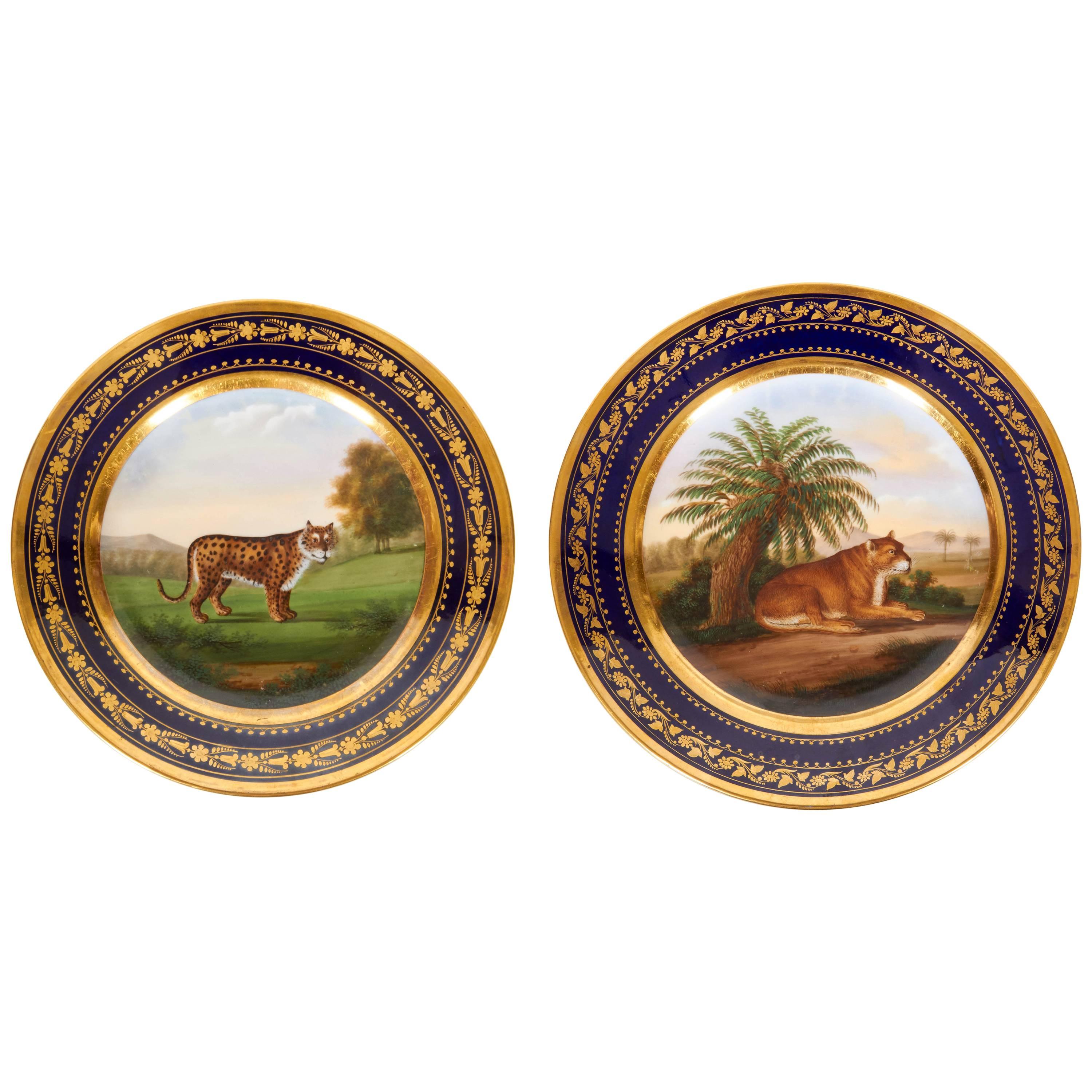 Paire d'assiettes en porcelaine "Darte Brothers" représentant une lionne et une guépard en vente