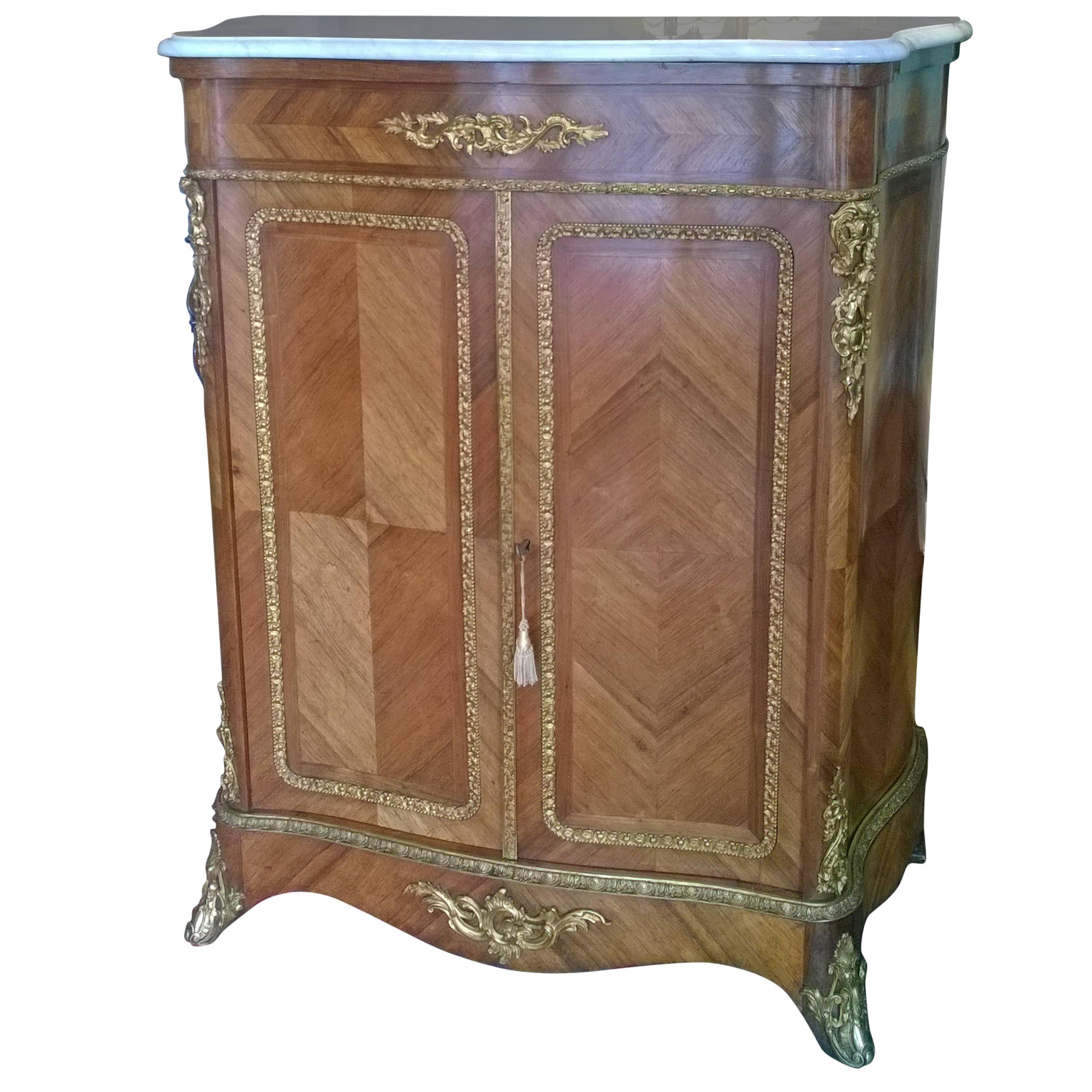 Late 19th Century French Kingwood Serpentine Salon Cabinet For Sale