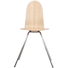 Tongue-Stuhl aus Esche von Arne Jacobsen, neu erschienen
