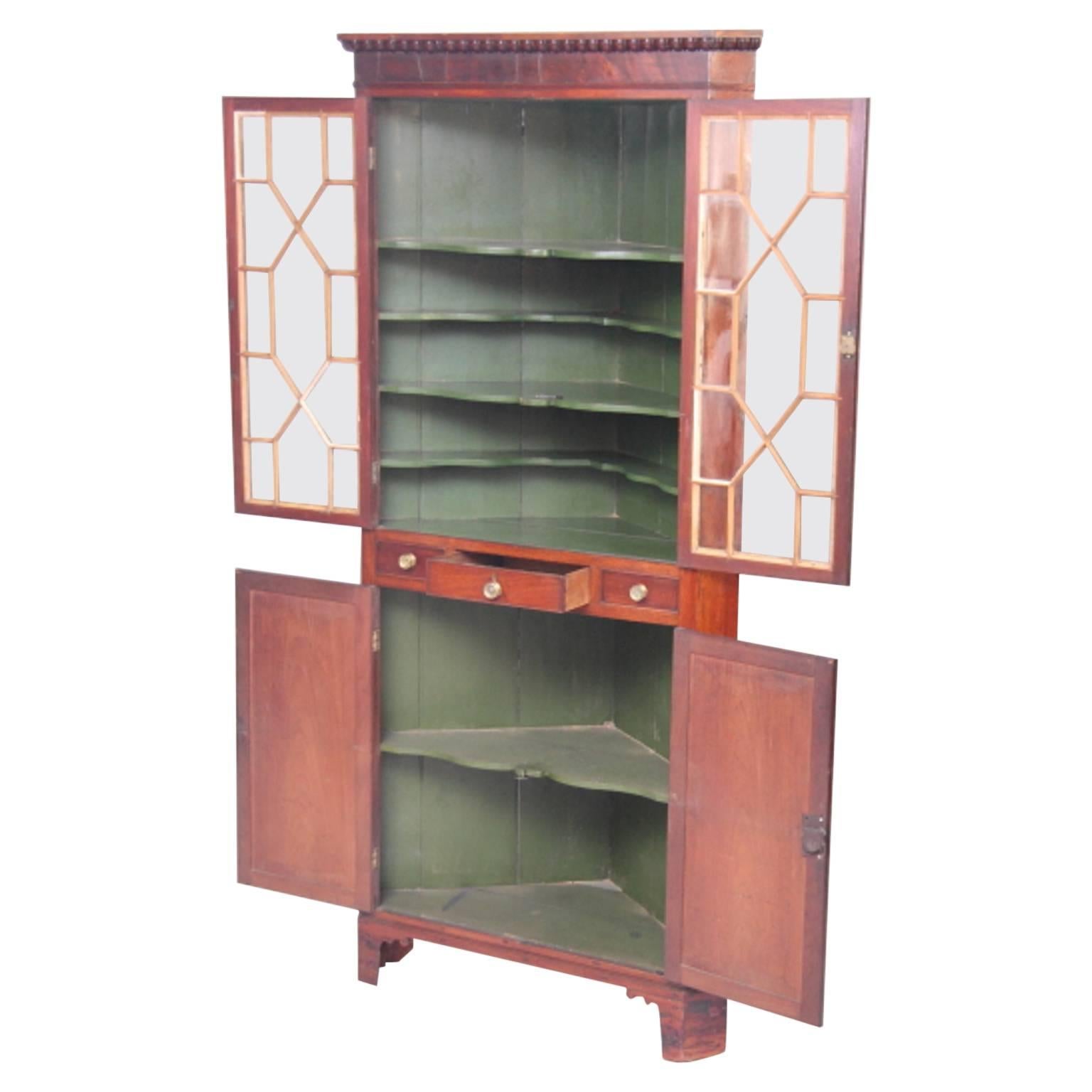 This is a superbly practical corner cabinet offering a large storage and display area whilst utilizing a small footprint, ideal for the smaller home. It has the advantage of being an 