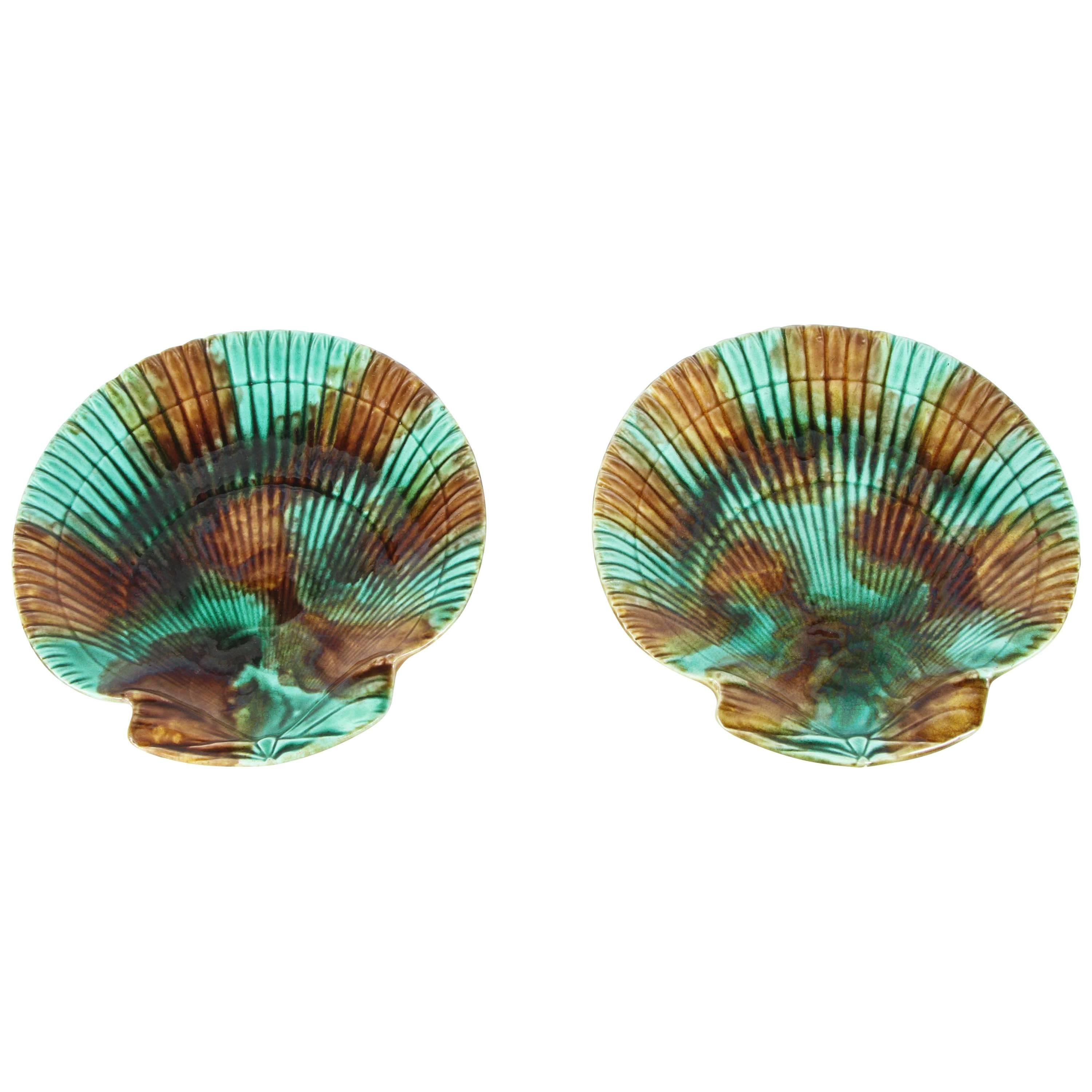Pair of Wedgwood Shell Plates with Mottled Majolica Glaze, 19th Century