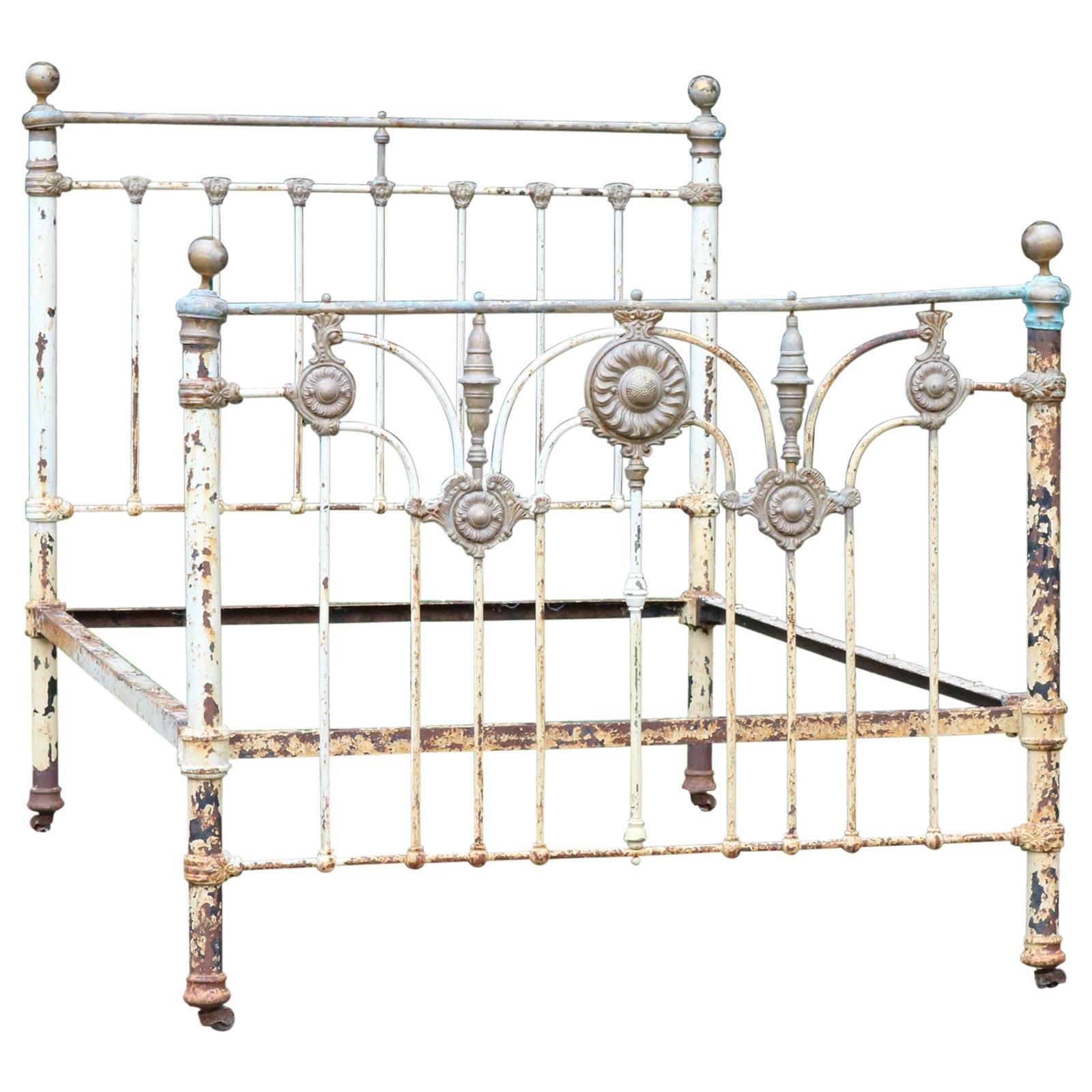 Victorian Bed with Sunflower Rosettes, MU31