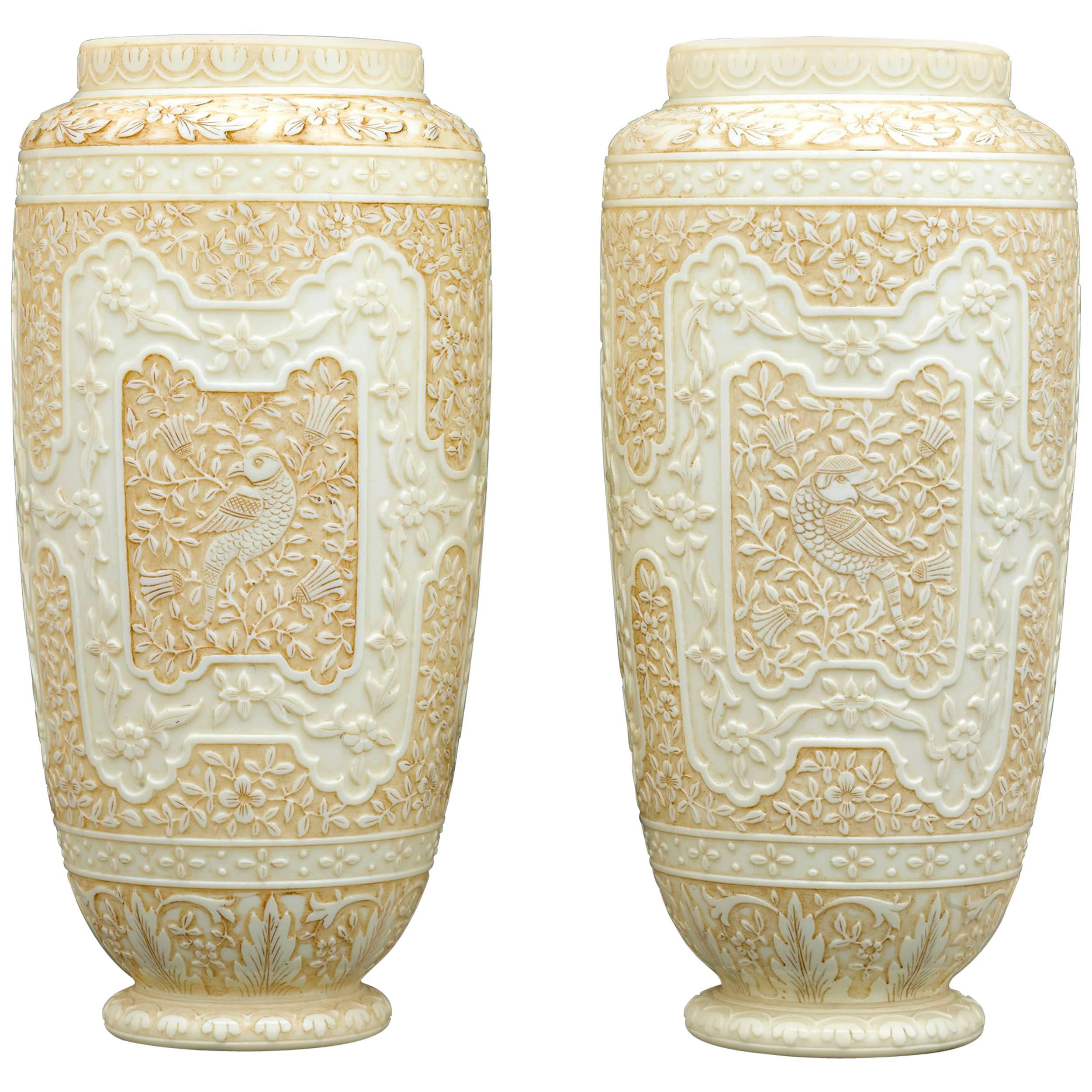 Vasen aus Kamee-Glas von Webb 