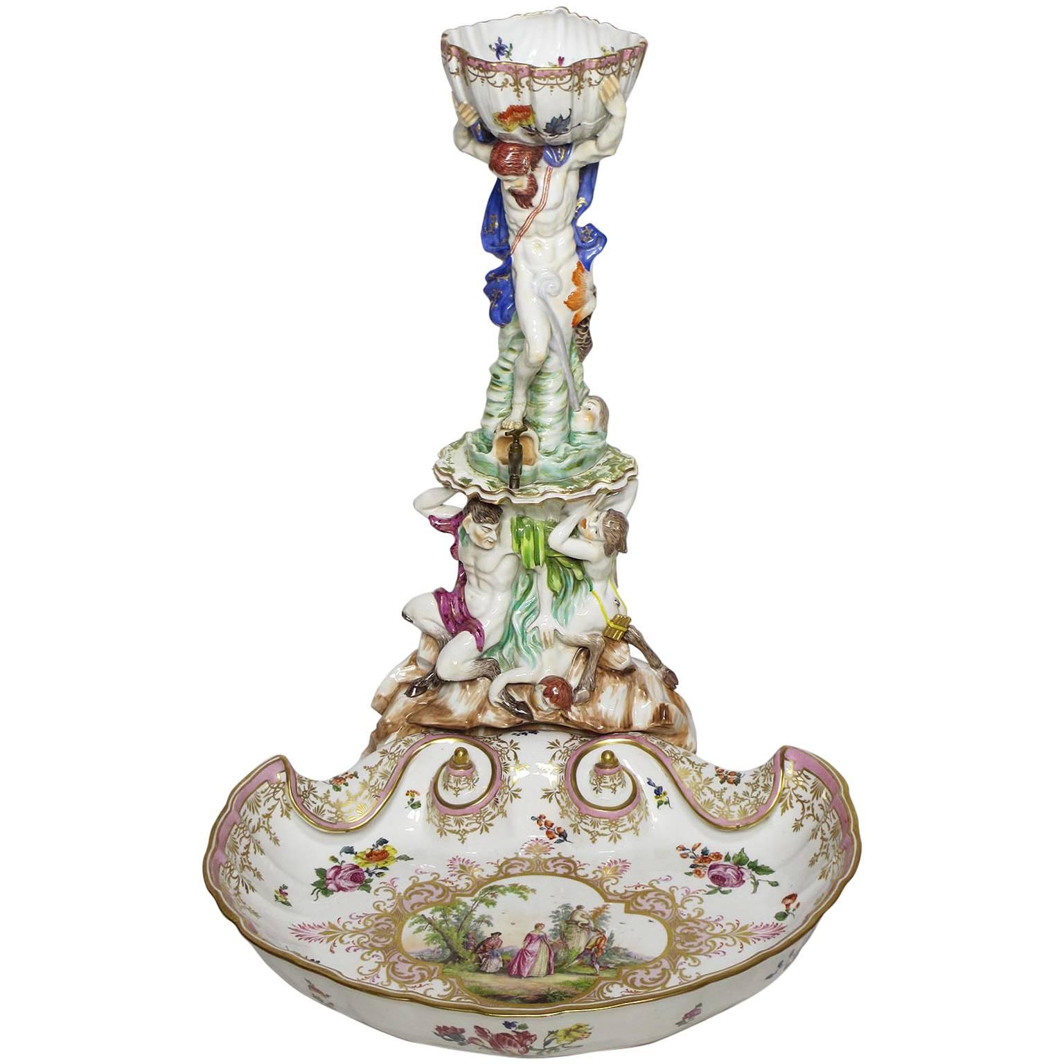 Fontaine à distributeur à liqueur en porcelaine figurative allemande du 19ème siècle, fine et rare