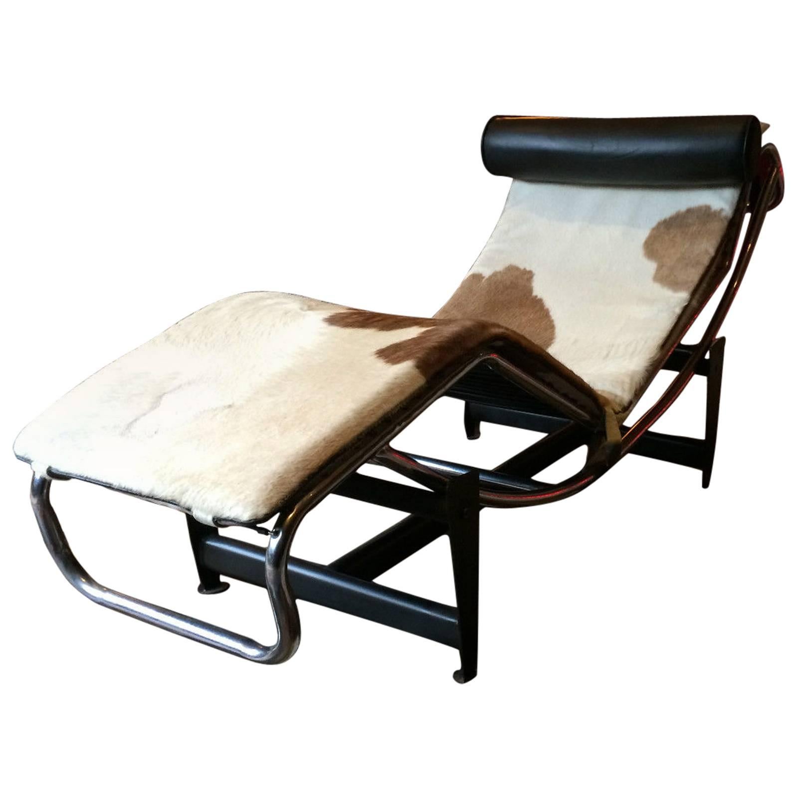 Fabulous Le Corbusier LC4 Style Chaise Longue Leather Cow Hide Matching Rug