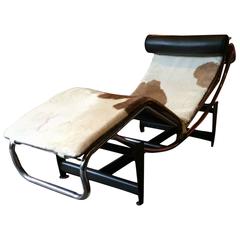 Vintage Fabulous Le Corbusier LC4 Style Chaise Longue Leather Cow Hide Matching Rug