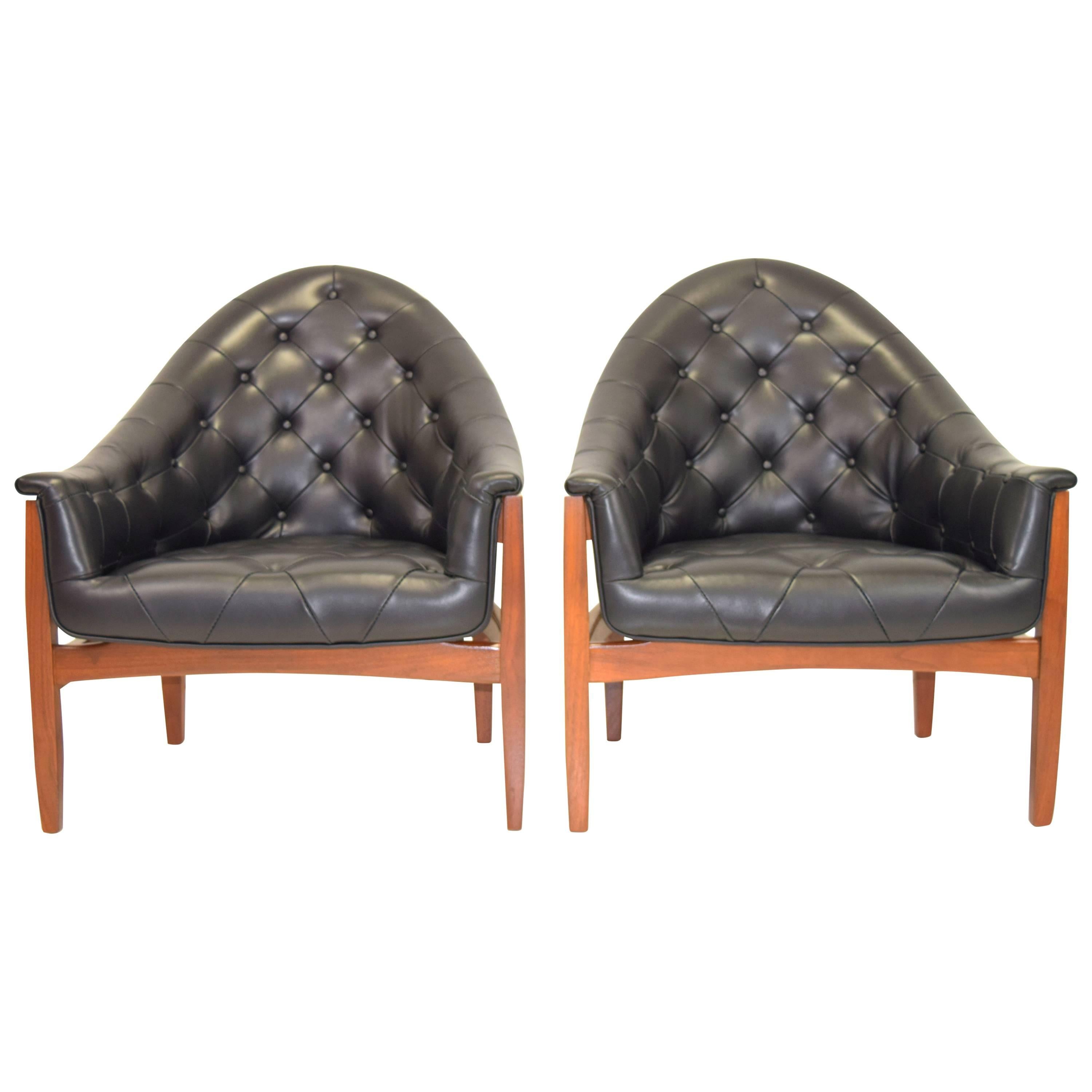 Sexy Pair of Black Leather Tufted Chairs by Milo Baughman For Sale