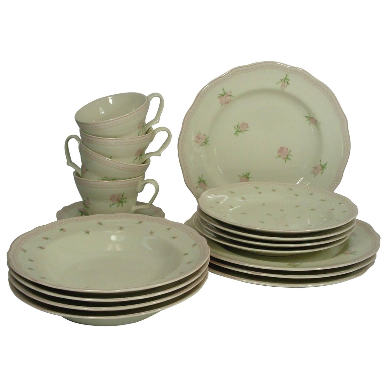 Westbury Court China Stephanie Pts International 20-Piece Set Service for Four For Sale