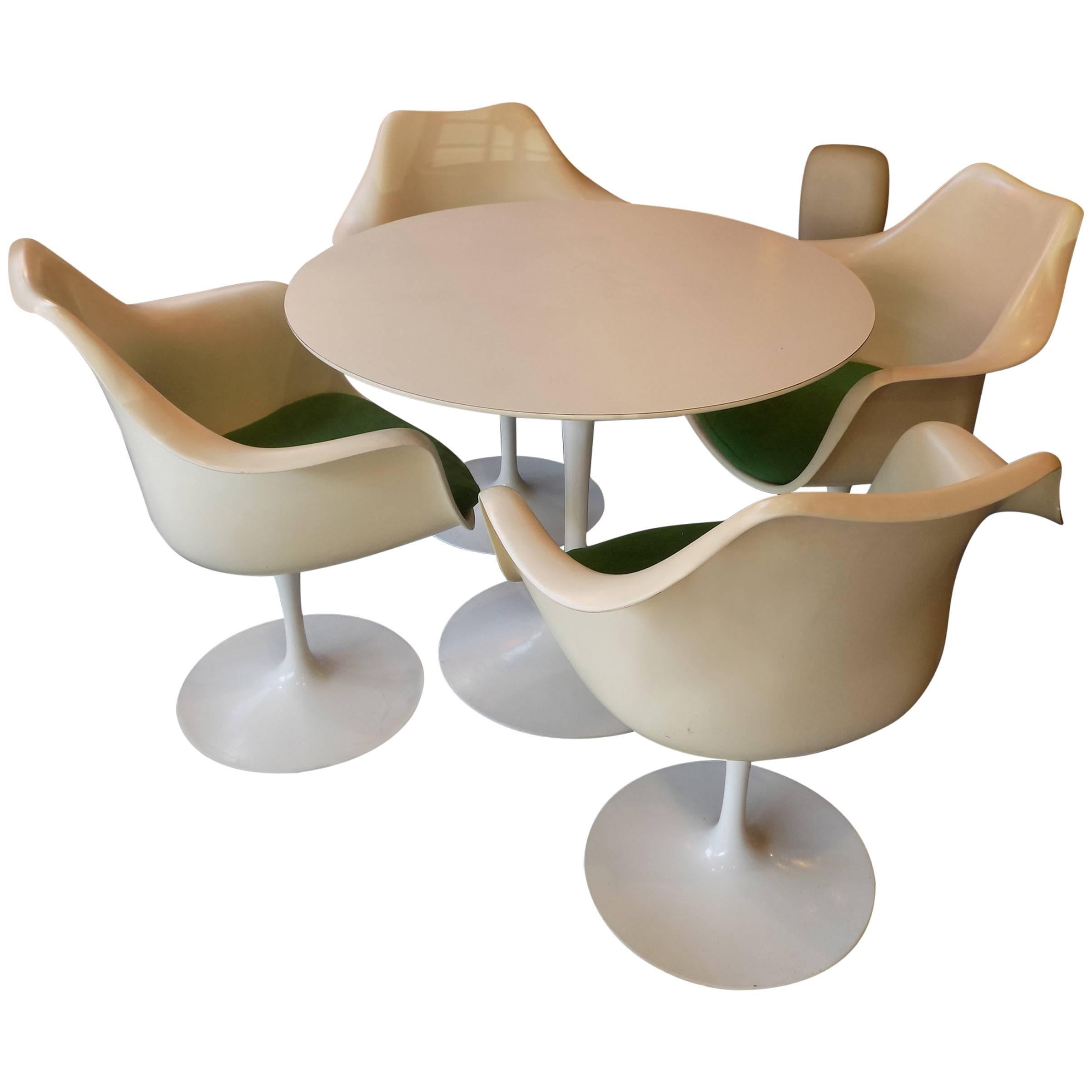 Set of Four Knoll Saarinen Tulip Armchairs and Laminate Round Table
