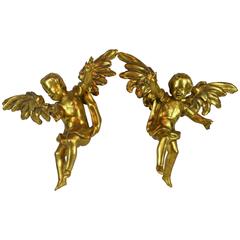 Lovely Pair of 19th Century Italian Carved Giltwood Sculptural Putti or Cherubs