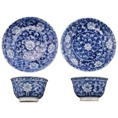 Antique Pair of Chinese Porcelain Blue and White Tea Bowls and Saucers, 17th Century