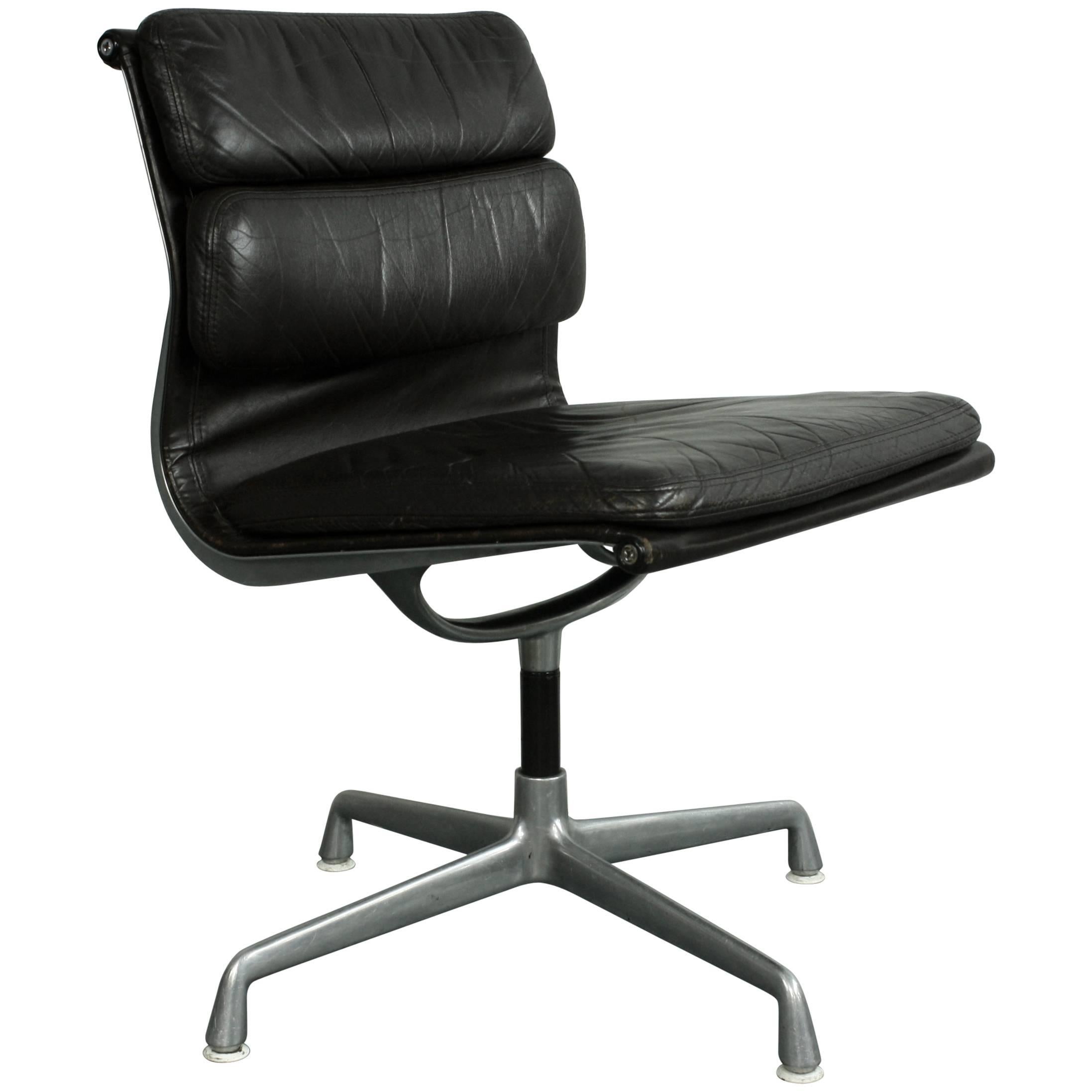 Charles Eames for Herman Miller Brown Leather Soft-Pad Aluminium Group Chair