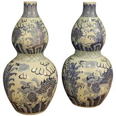 20th Century Pair of Chinese Vases in Painted Ceramic