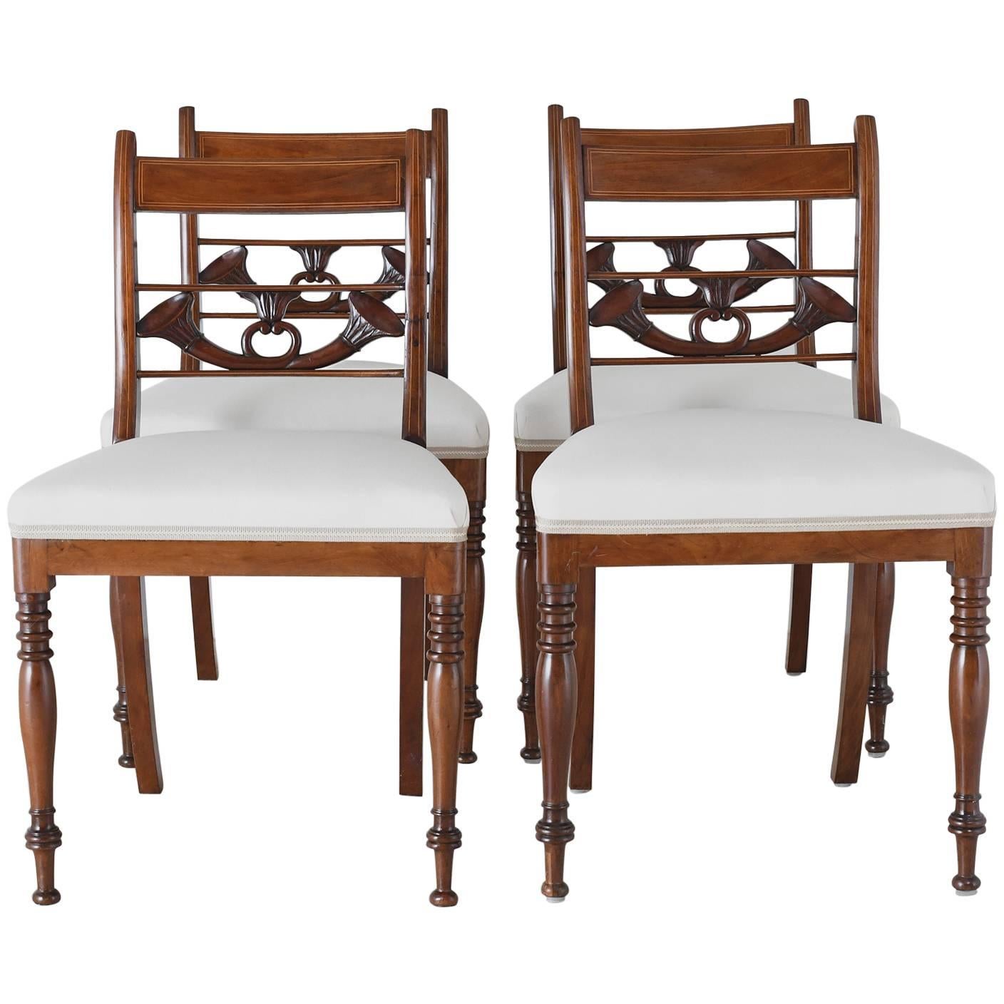 Ensemble de 4 chaises de salle à manger de style Régence anglaise ancienne en acajou avec assise tapissée