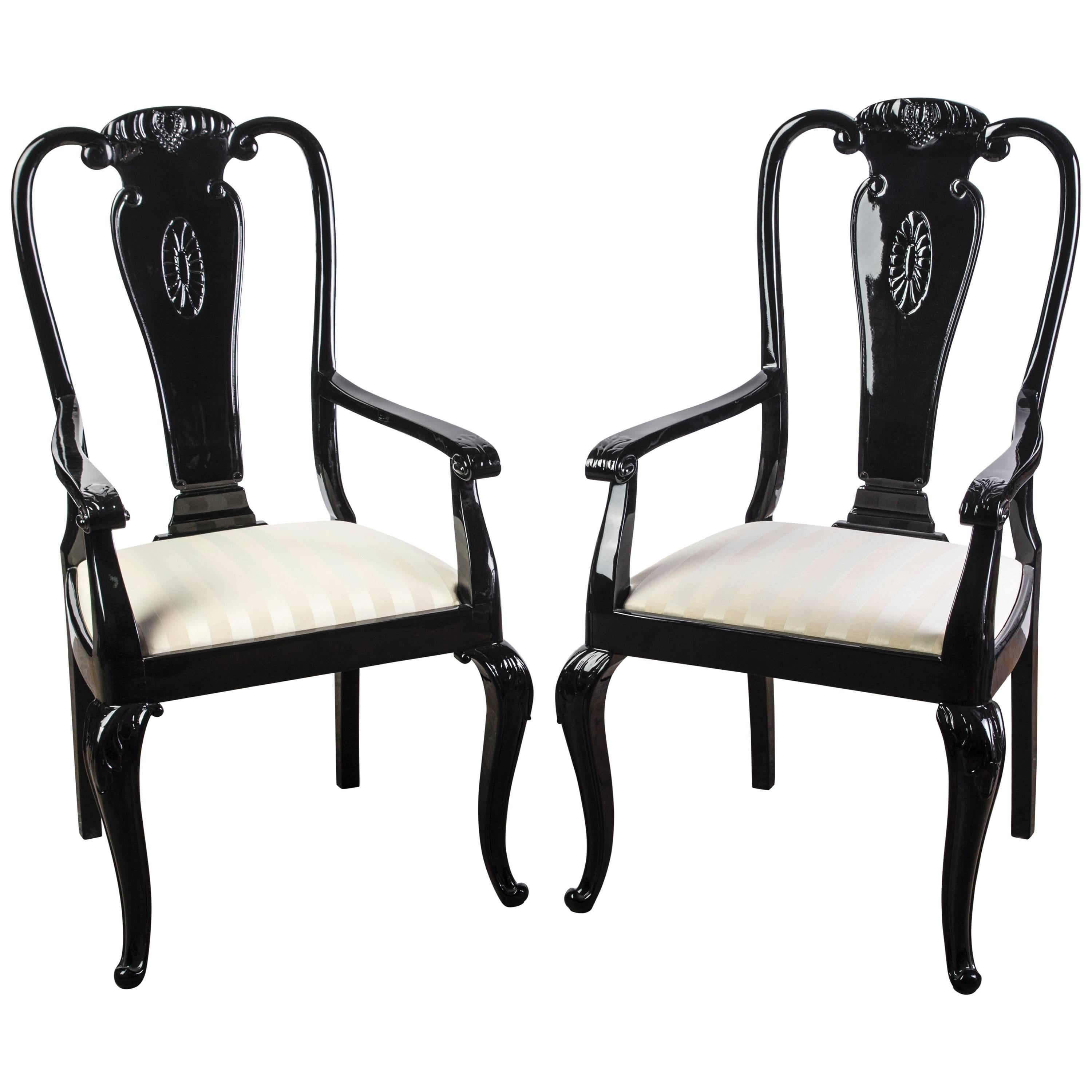 Paire de chaises de salle à manger sophistiquées et modernistes du milieu du siècle dernier en vente