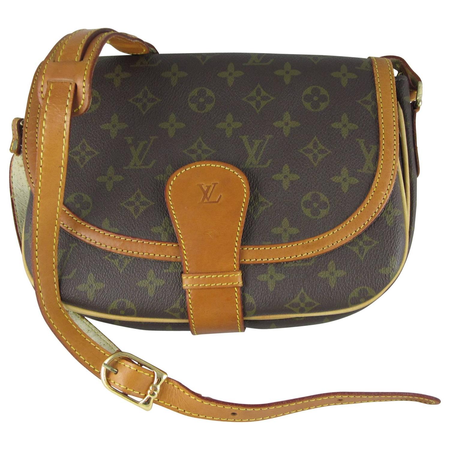 Louis Vuitton Vintage Iconic LV Logo Monogram Saddle Shoulder Bag For Sale at 1stdibs