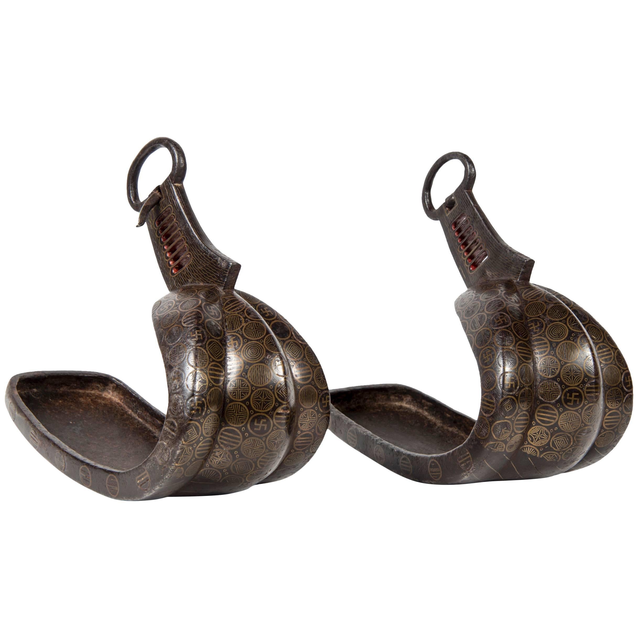18th Century Pair of Samourai Lacquered Abumi Stirrups For Sale
