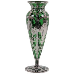 Vase Art Nouveau Alvin en argent sterling sur verre vert