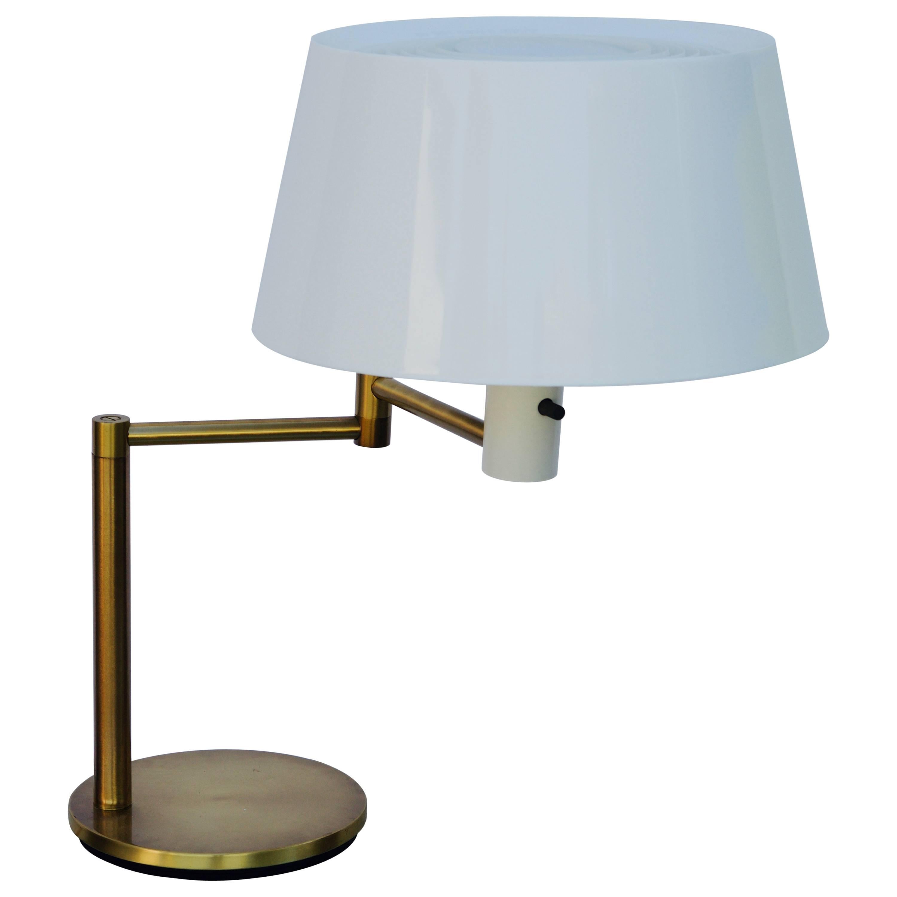 Impeccable Extendable Arm Lumilux Study Lamp by Gerald Thurston for Lightolier