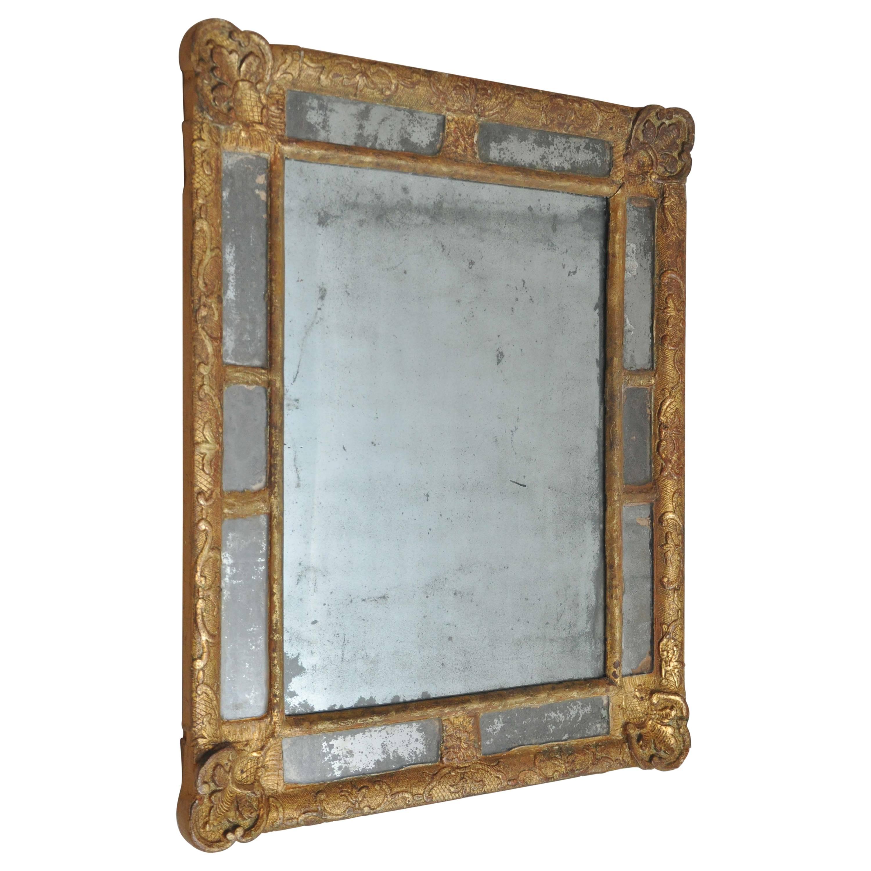 Miroir en bois doré français classique du 18e siècle