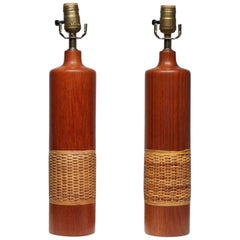Paire de lampes en bois du milieu du siècle dernier