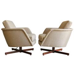 Pair of Swivel and Tilt Lounge Chairs by Milo Baughman Pair of Swivel and Tilt Lounge Chairs by Milo Baughman