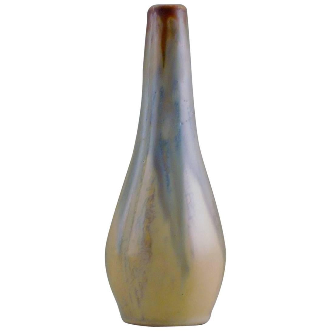 Gilbert Metenier Céramiste français, Vase Art Déco en jaune flamboyant, bleu, Brown