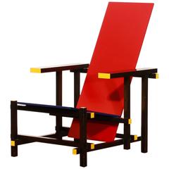 Gerrit T. Rietveld pour Cassina:: Chaise rouge et bleue:: 1973