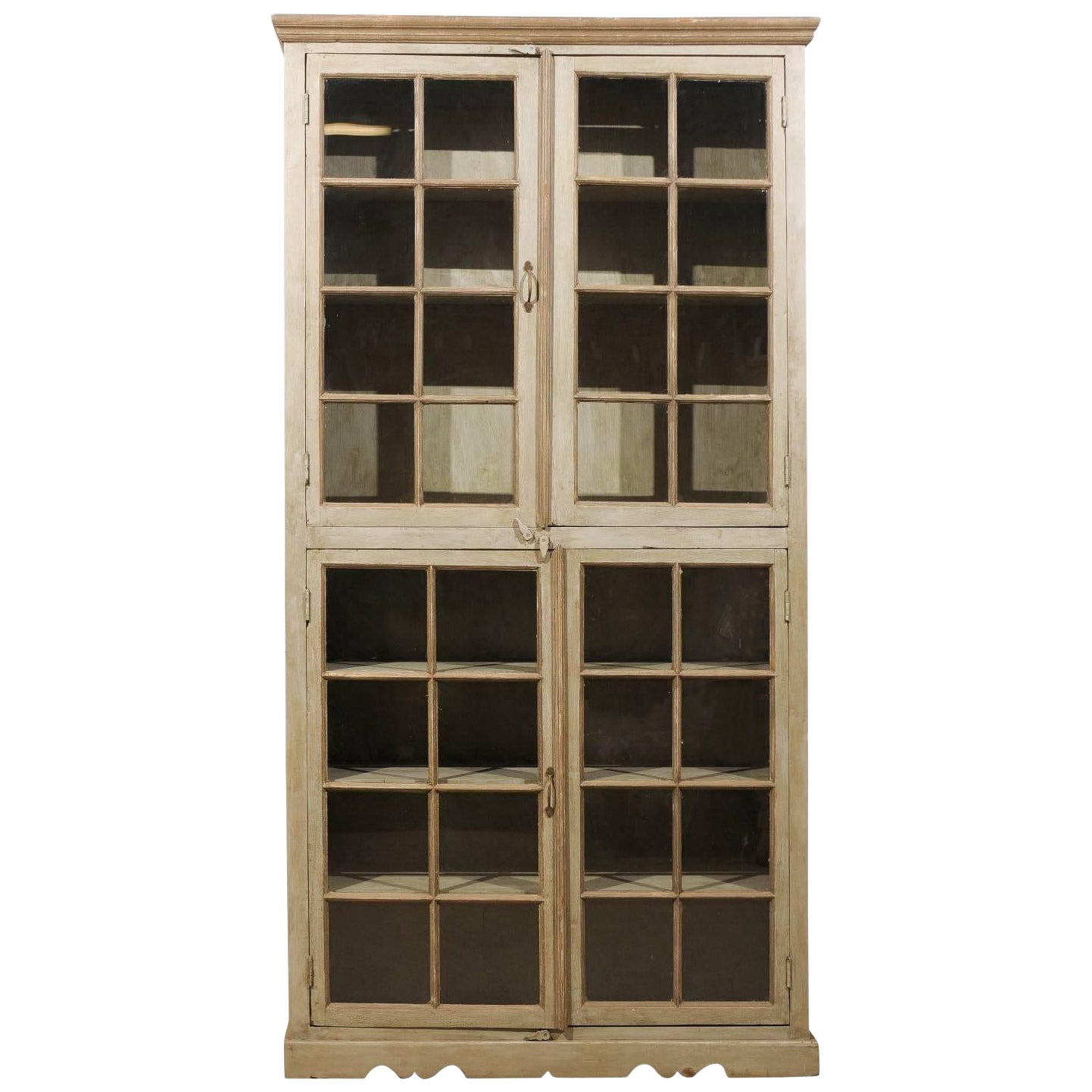 Grande armoire peinte à portes de verre, A.I.C. Great for Storage